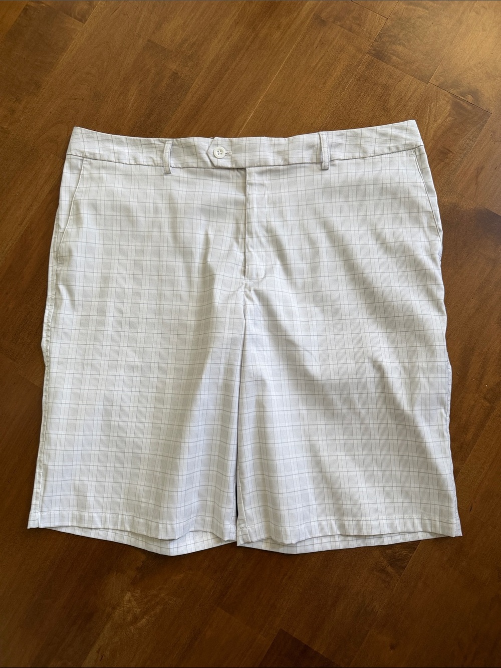 UNDER ARMOUR  Gray/White Plaid Performance Short